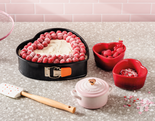 LE CREUSET Ramequin d'Amour　2個セット Set 2 Ramekin Coração Vermelho | Le Creuset® Brasil - Site Oficial