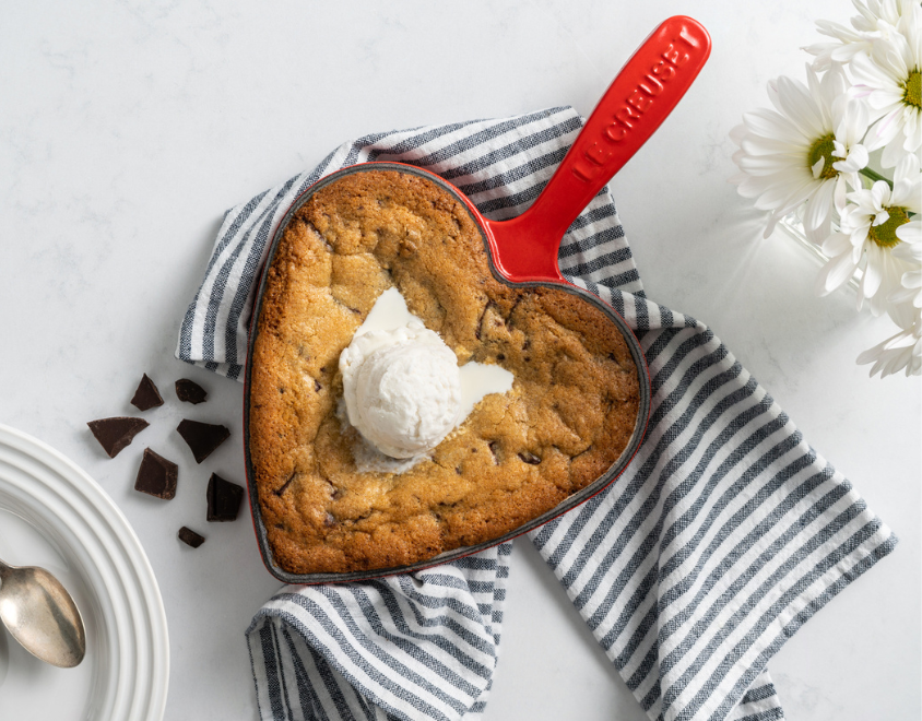 Cookie de frigideira com pedaços de chocolate