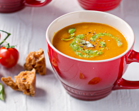 Sopa de Tomate Assado com Pesto de Manjericão