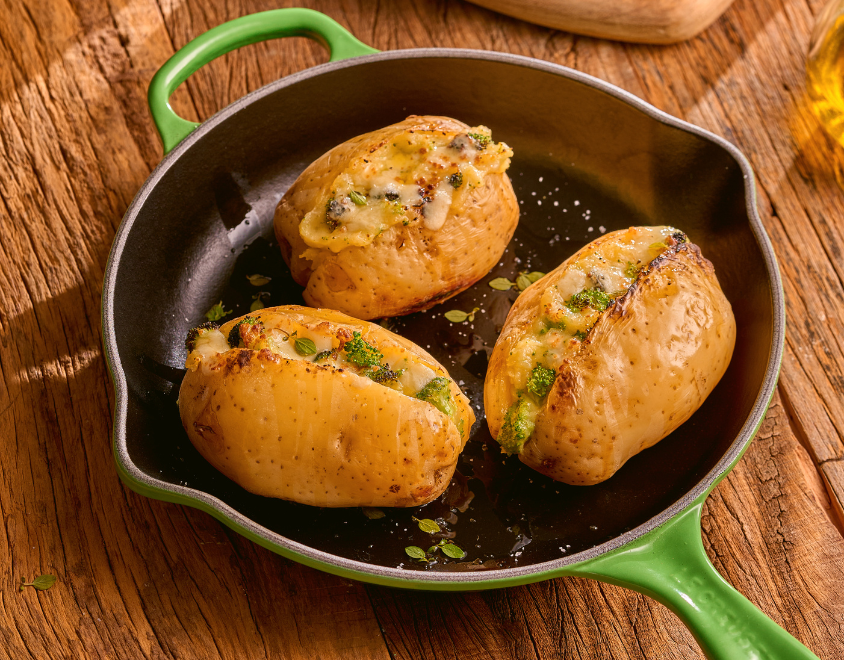 Batata Recheada com Queijo e Brócolis